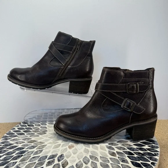 L.L.Bean Dark Brown leather Ankle Boots with Buckle Detail women’s size 8.5 - Picture 3 of 12